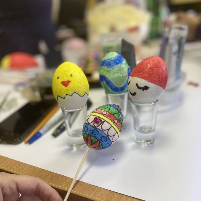 Održane volonterske akcije farbanja jaja povodom Uskrsa
