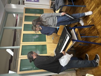 Podijeljeni instrumenti učenicima OŠ Kistanje u sklopu programa “Slavimo glazbu” Podijeljeni instrumenti učenicima OŠ Kistanje u sklopu programa “Slavimo glazbu”