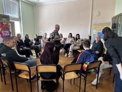 Okrugli stol na temu nasilja među mladima Okrugli stol na temu nasilja među mladima