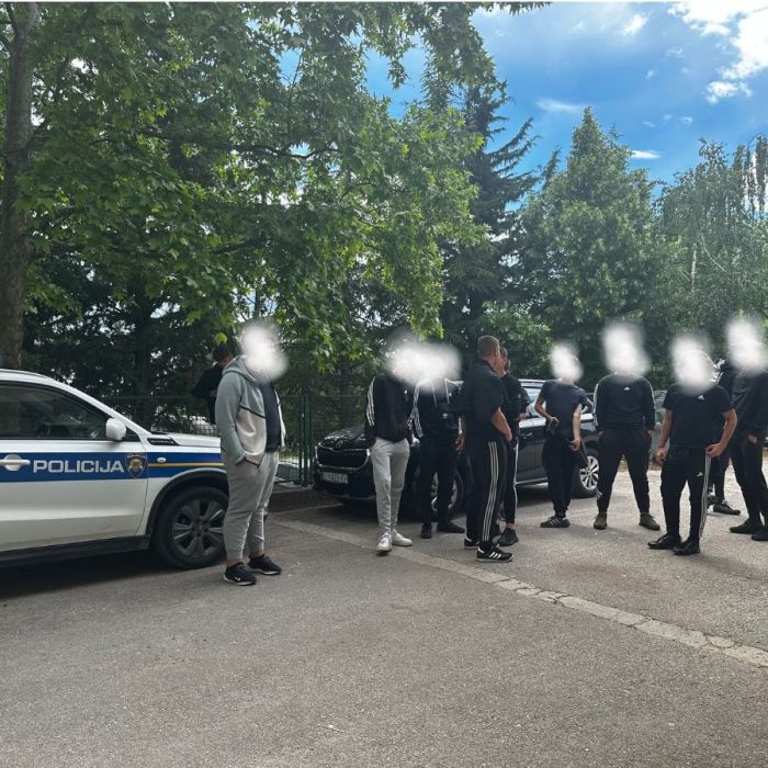 Posjet učenika Policijskoj postaji Knin Posjet učenika Policijskoj postaji Knin